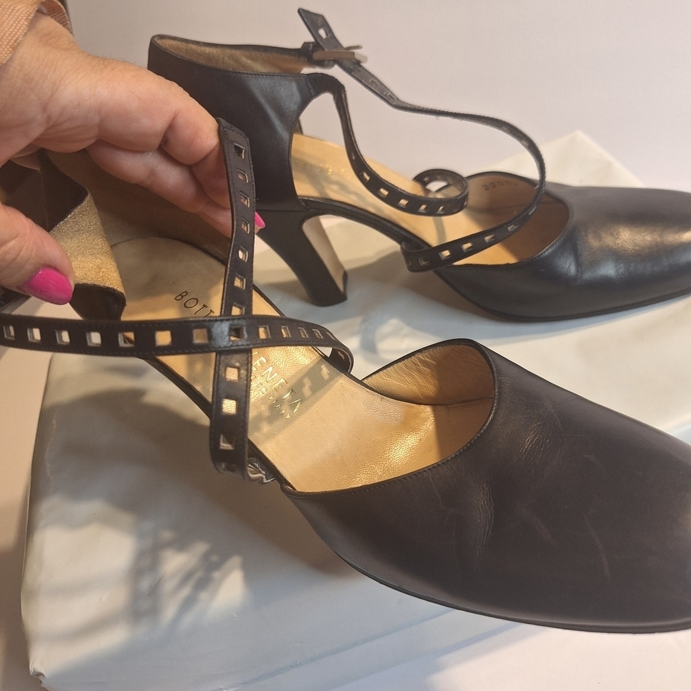 Bottega Veneta  Navy/Black Leather Strappy Heels. Size 8 B - Picture 3 of 13